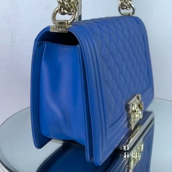 CHANEL BOY Chain Quilted Shoulder Bag Medium - Picture 6 of 10